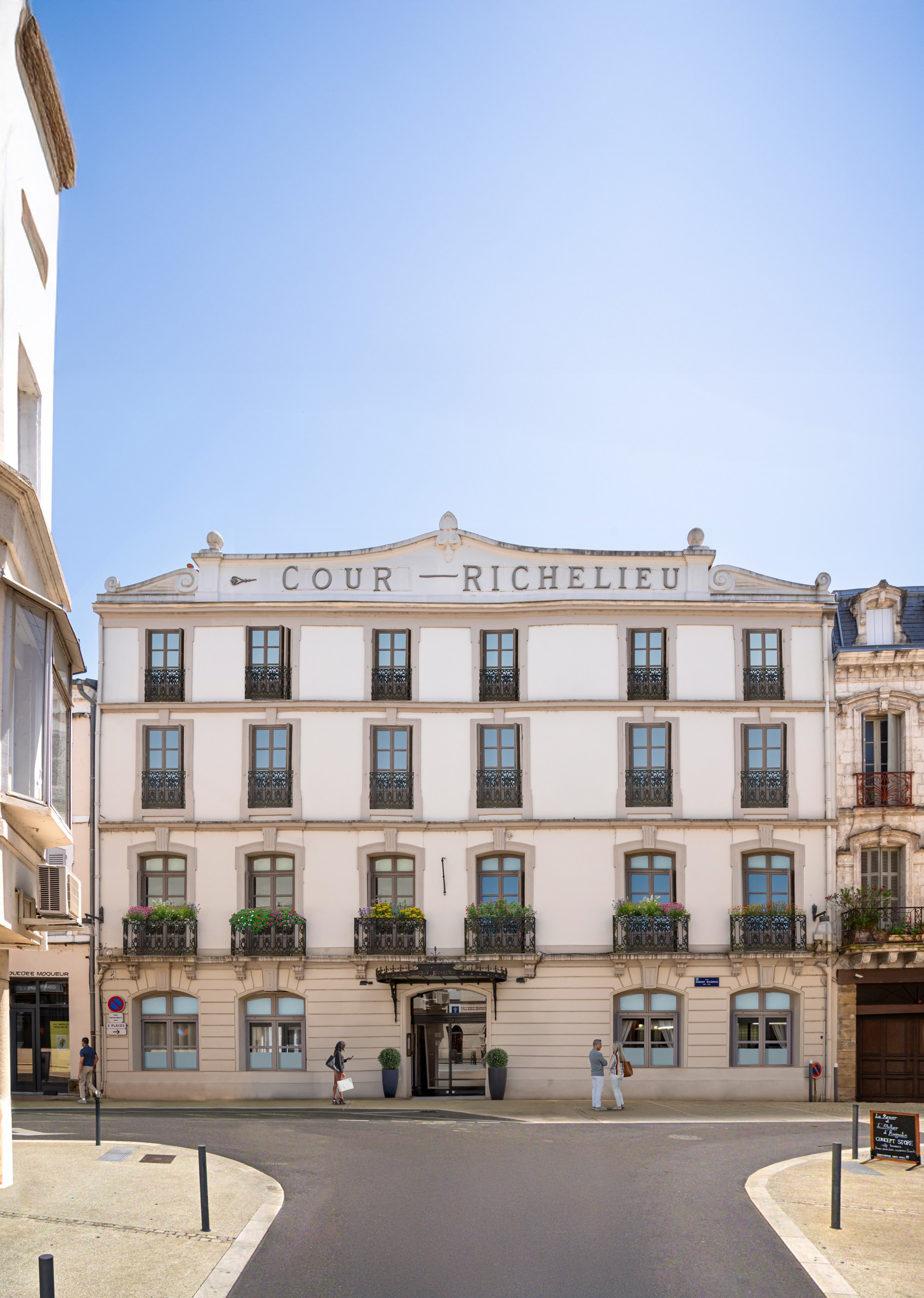COUR RICHELIEU