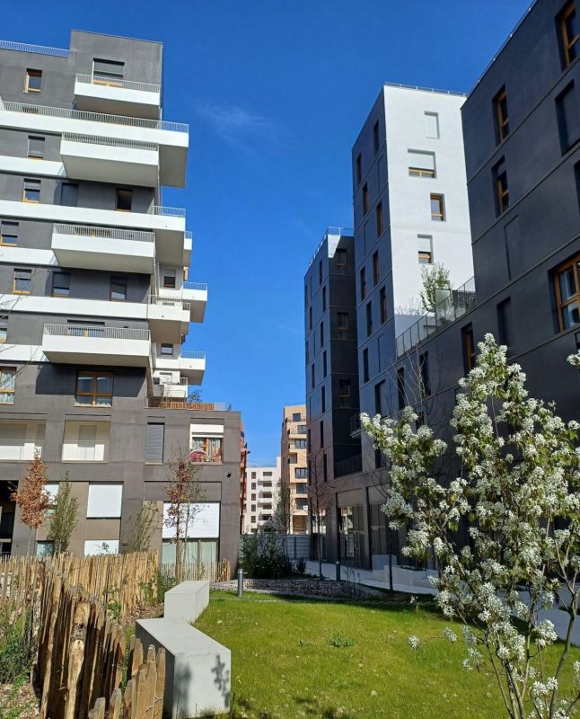 LA PLACE | ARDOINES